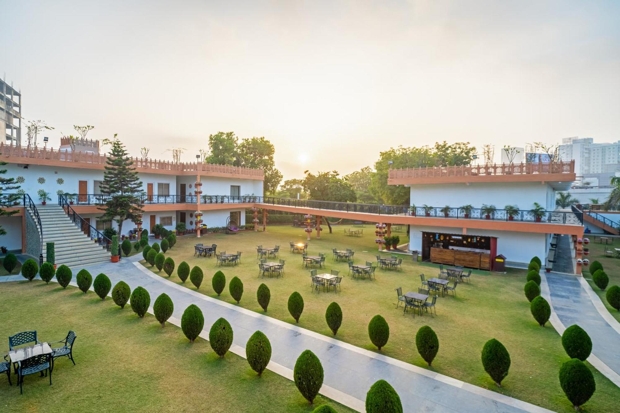 Aapno Ghar Resort & Amusement Park Гургаон Экстерьер фото